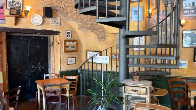 BookNoFees: مقهى – Le Petit Cafe – Ljubljana – Le Petit Cafe، الصورة 2