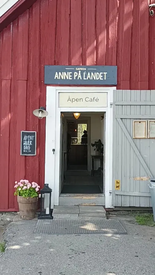 BookNoFees: مقهى – Anne på landet – Oslo – آن في الريف، الصورة 3