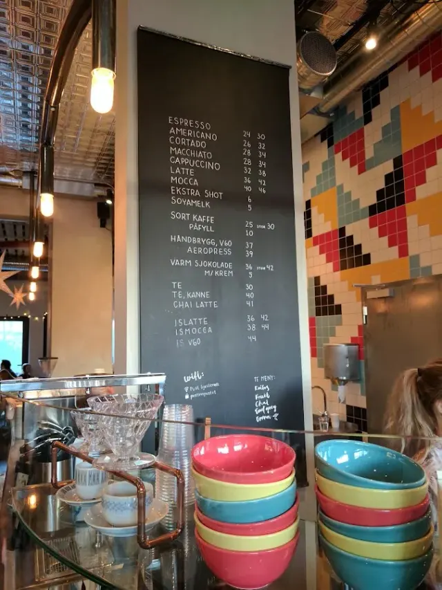 BookNoFees: مقهى – PUST Kaffebar – Oslo – PUST Kaffebar، الصورة 2