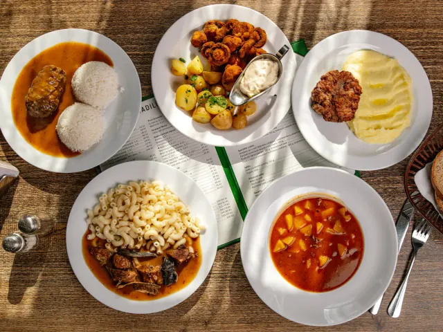 BookNoFees: مطعم – Lokál U Zavadilů – Prague – لوكال أو زافاديلو، الصورة 3