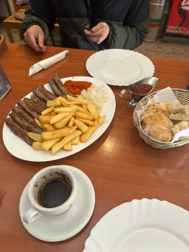 BookNoFees: مطعم – Leskovački dvor – Ljubljana – قصر ليسكوفاتس، الصورة 2