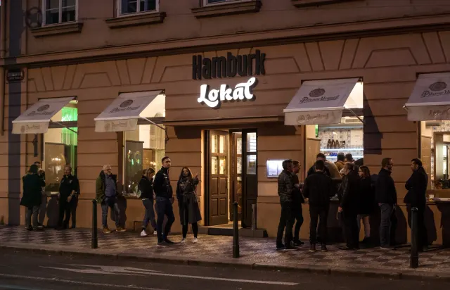 BookNoFees: مطعم – Lokál Hamburk – Prague – Lokál Hamburk، الصورة 2