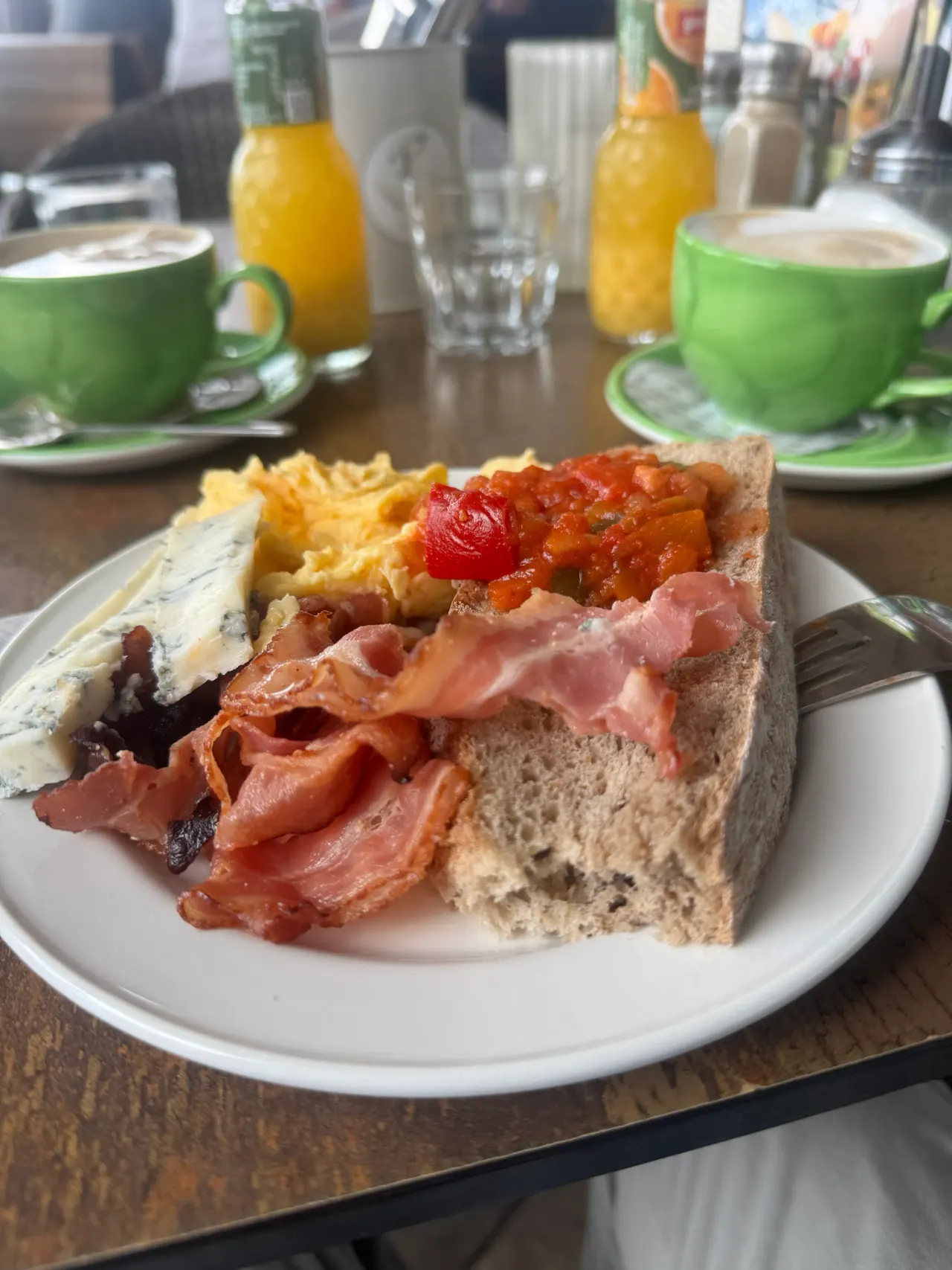 BookNoFees: مطعم – R-Café Möhnesee – Möhnesee-Delecke، الصورة 1