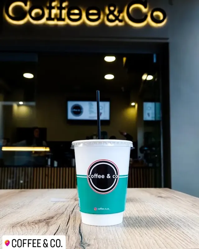 BookNoFees: مقهى – Coffee & Co. – Athens – Coffee & Co.، الصورة 2