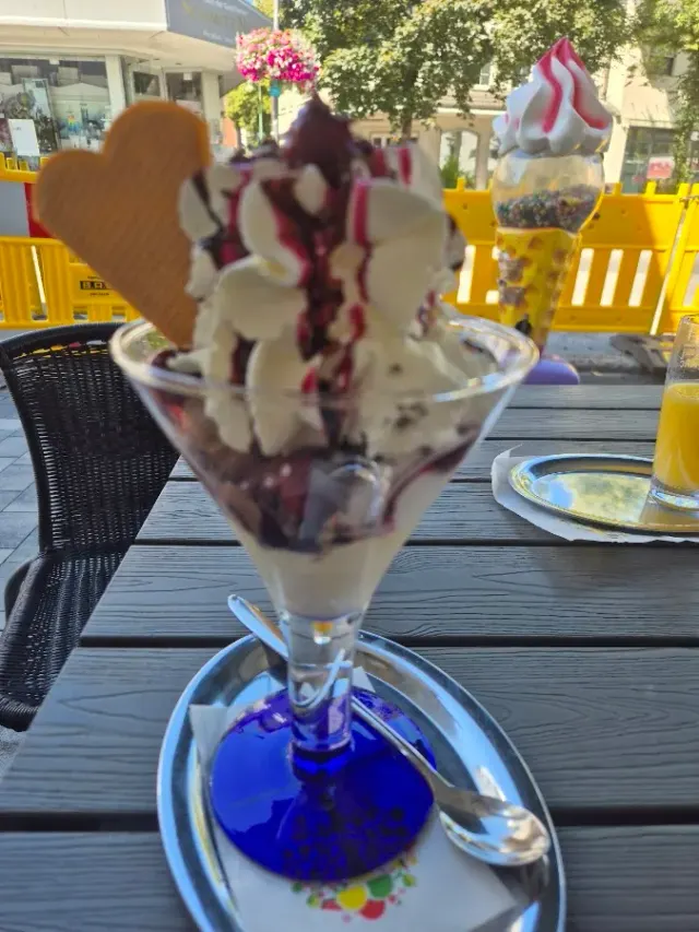 BookNoFees: مطعم – Eiscafé Gelateria Italiana Boutique – Warstein – إيسكافيه جيلاتيريا إيطاليانا بوتيك، الصورة 2