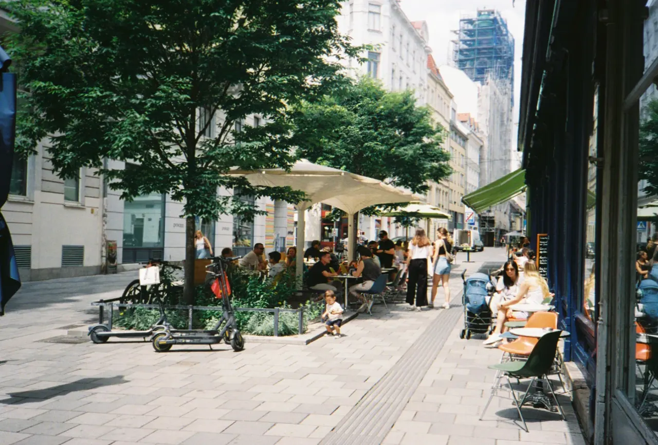 BookNoFees: مقهى – Café Europa Lager – Vienna – كافيه يوروبا لاغر، الصورة 1