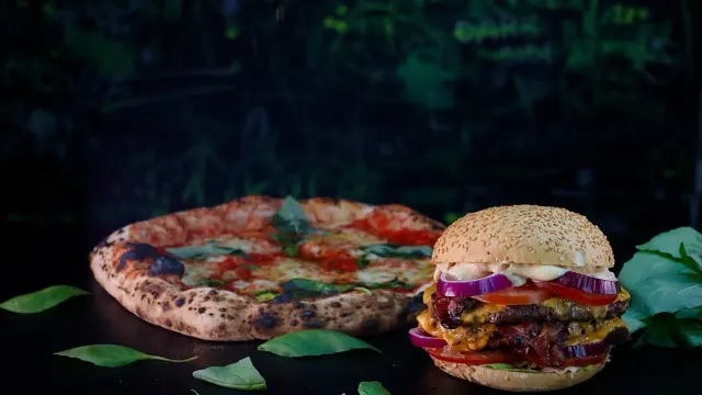 BookNoFees: بار وجبات خفيفة – Burgery nocą – Warsaw – برجر ليلاً، الصورة 3