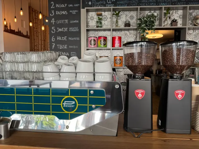BookNoFees: آيس كريم – Linos Eis & Café – Bad Sassendorf – Linos Eis & Café، الصورة 2
