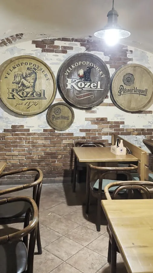 BookNoFees: مطعم – Pivnice u Kozla – Bratislava – حانة كوزل، الصورة 3