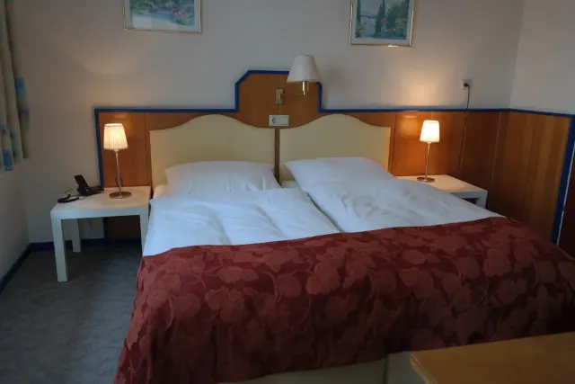 BookNoFees: مطعم – Kautz Hotel Gasthaus – Kamen – Kautz Hotel Gasthaus، الصورة 3