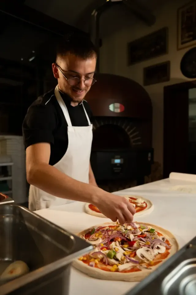 BookNoFees: مطعم – Piccolo Mondo pizzeria – Prague – Piccolo Mondo pizzeria، الصورة 3