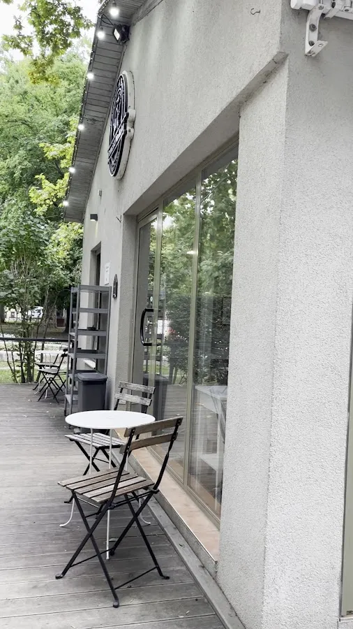 BookNoFees: مقهى – Domček Medická – Bratislava – Domček Medická، الصورة 3