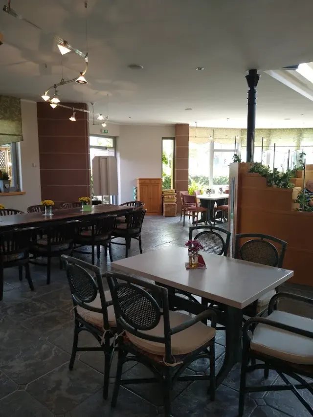 BookNoFees: مطعم – Café und Konditorei Deimel – Olsberg – مقهى وحلواني ديمل، الصورة 3