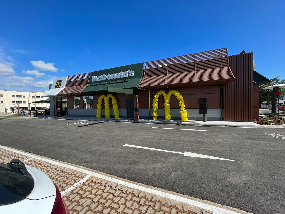 BookNoFees: بار وجبات خفيفة – McDonald's – Athens – McDonald's، الصورة 1