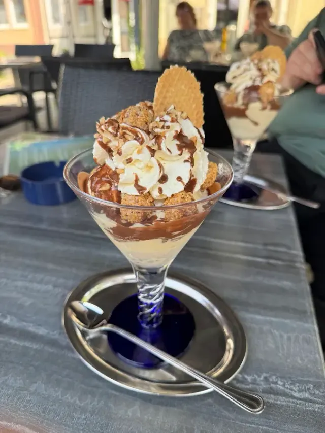 BookNoFees: مطعم – Eiscafé San Remo – Altena – Eiscafé San Remo، الصورة 3