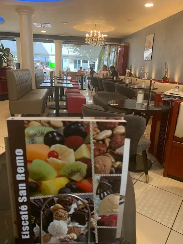 BookNoFees: آيس كريم – Eiscafé Dolomiti – Menden – Eiscafé Dolomiti، الصورة 3