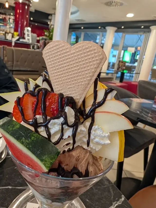 BookNoFees: آيس كريم – Eiscafé Dolomiti – Menden – Eiscafé Dolomiti، الصورة 2