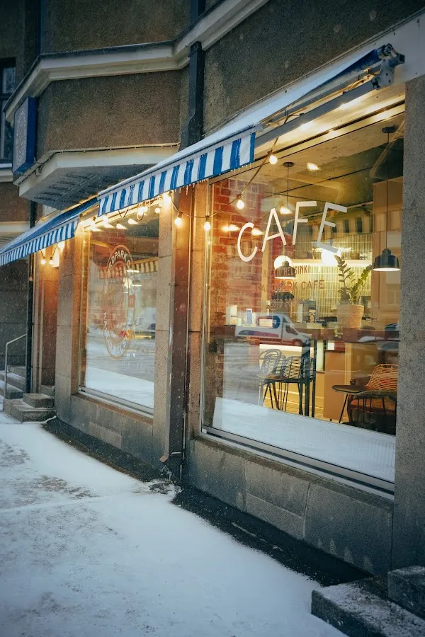 BookNoFees: مقهى – Beard Park Cafe – Helsinki – Beard Park Cafe، الصورة 1