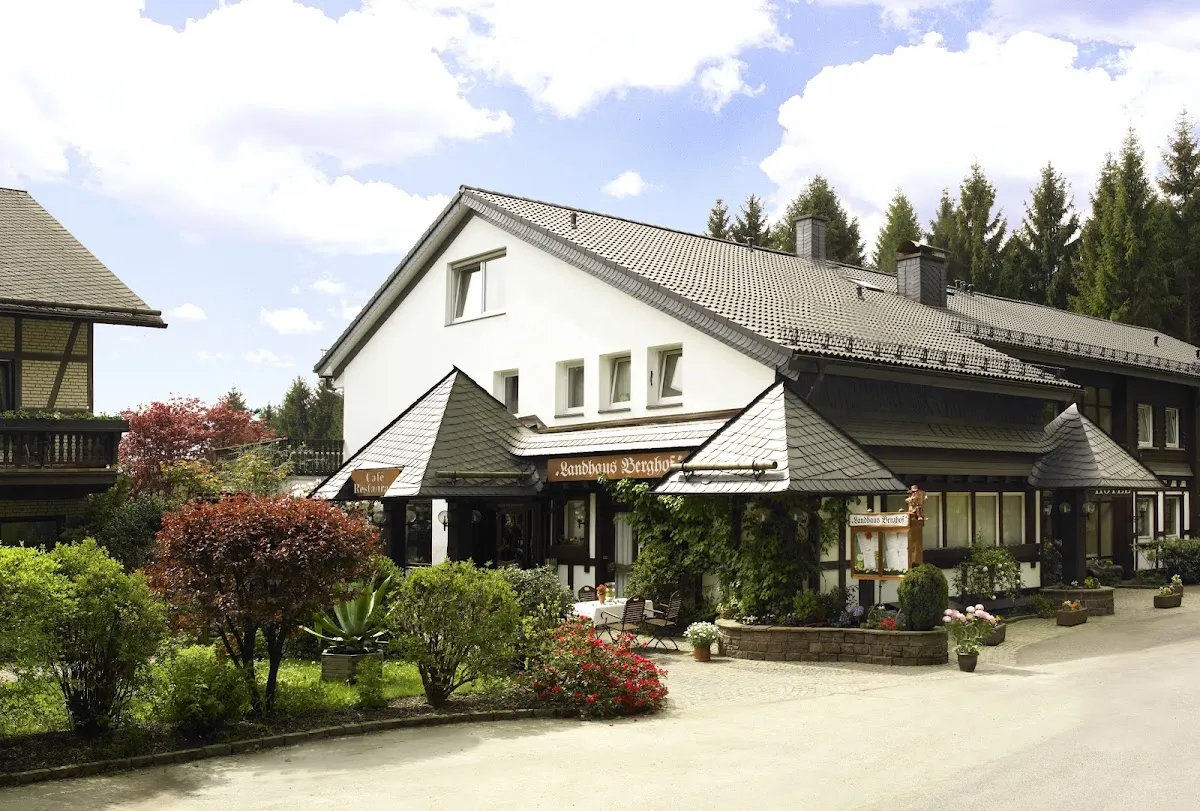 BookNoFees: مطعم – Landhaus Berghof Restaurant und Café – Wenden – مطعم ومقهى لاندهاوس بيرغهوف، الصورة 1