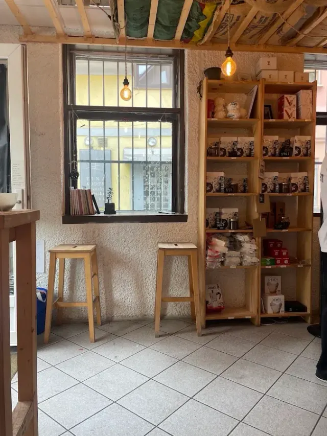 BookNoFees: مقهى – Mala Pražarna – Ljubljana – Mala Pražarna، الصورة 2