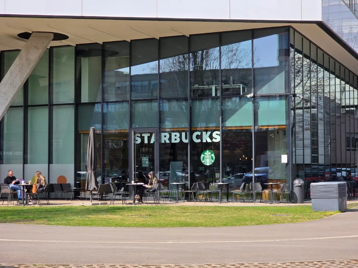 BookNoFees: مطعم – Starbucks – Bucharest – Starbucks، الصورة 1