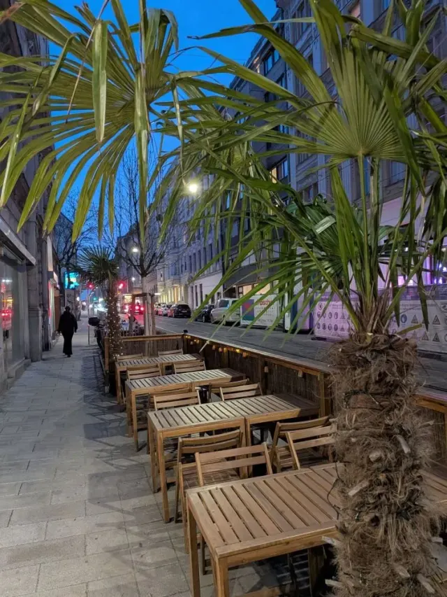 BookNoFees: مقهى – Quentin's Kaffeebar – Vienna – مقهى كوينتين، الصورة 3