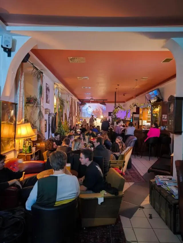 BookNoFees: مقهى – Quentin's Kaffeebar – Vienna – مقهى كوينتين، الصورة 2