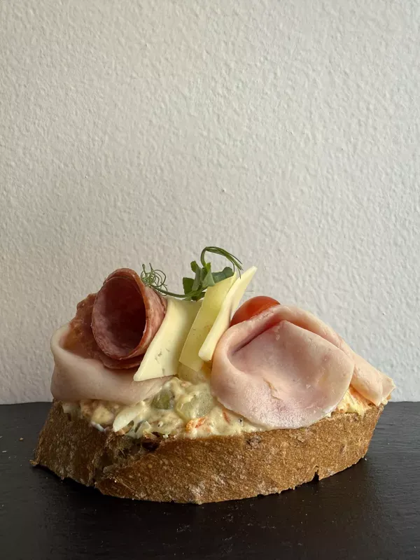 BookNoFees: مقهى – Doppio – Prague – مزدوج، الصورة 2