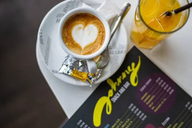 BookNoFees: مقهى – Johnny Snack and Bar – Belgrade – Johnny Snack and Bar، الصورة 3