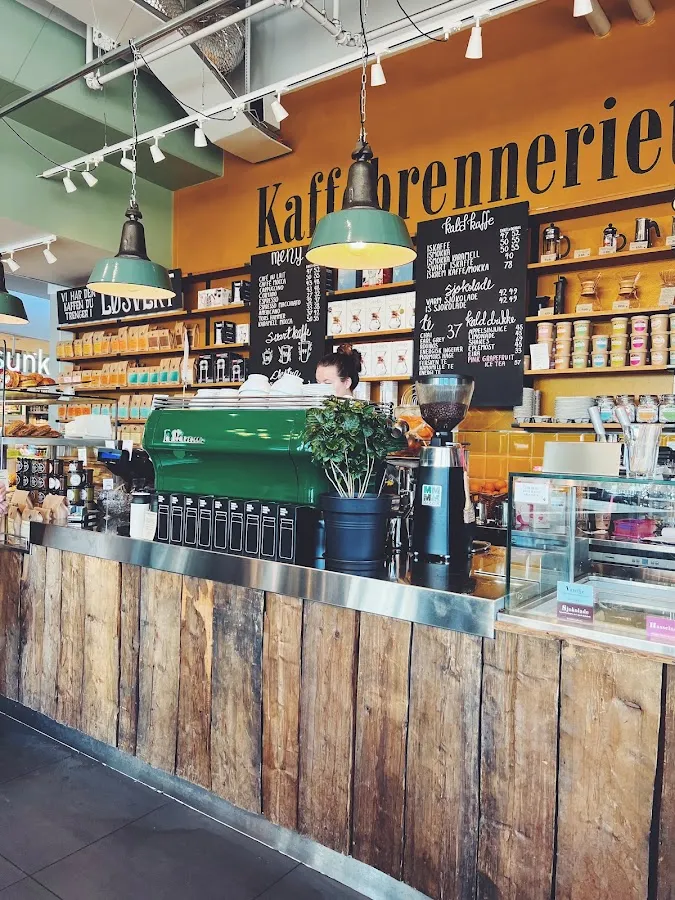 BookNoFees: مقهى – Kaffebrenneriet – Oslo – Kaffebrenneriet، الصورة 1