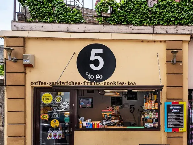 BookNoFees: مقهى – 5 to go – Bucharest – 5 to go، الصورة 2