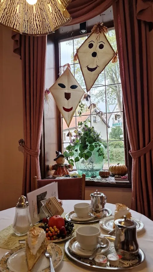 BookNoFees: مطعم – Café am Rathaus – Werl – مقهى قرب مبنى البلدية، الصورة 2