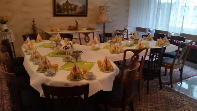 BookNoFees: مطعم – Café am Rathaus – Werl – مقهى قرب مبنى البلدية، الصورة 3