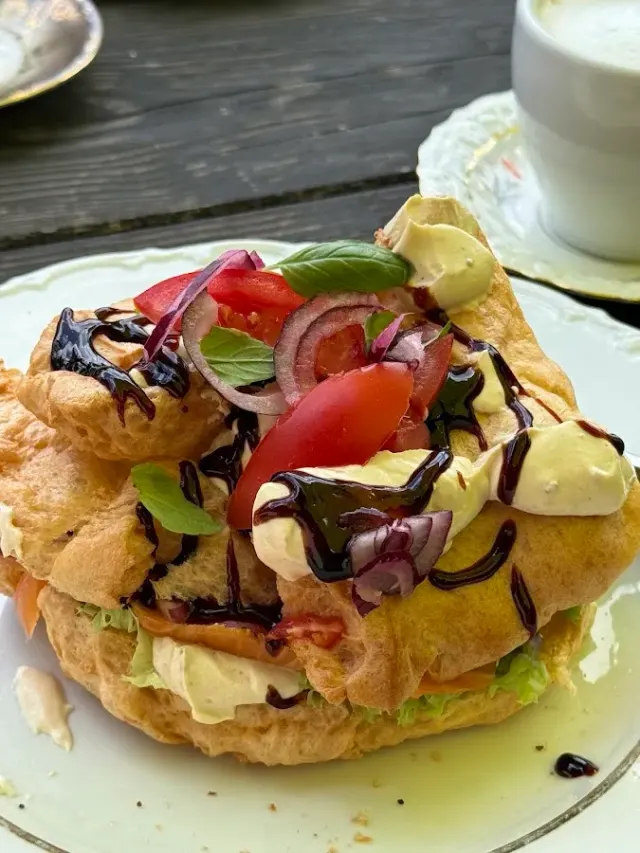 BookNoFees: مطعم – Café Zeit am Wasserrad – Schmallenberg – مقهى زايت بجانب العجلة المائية، الصورة 2