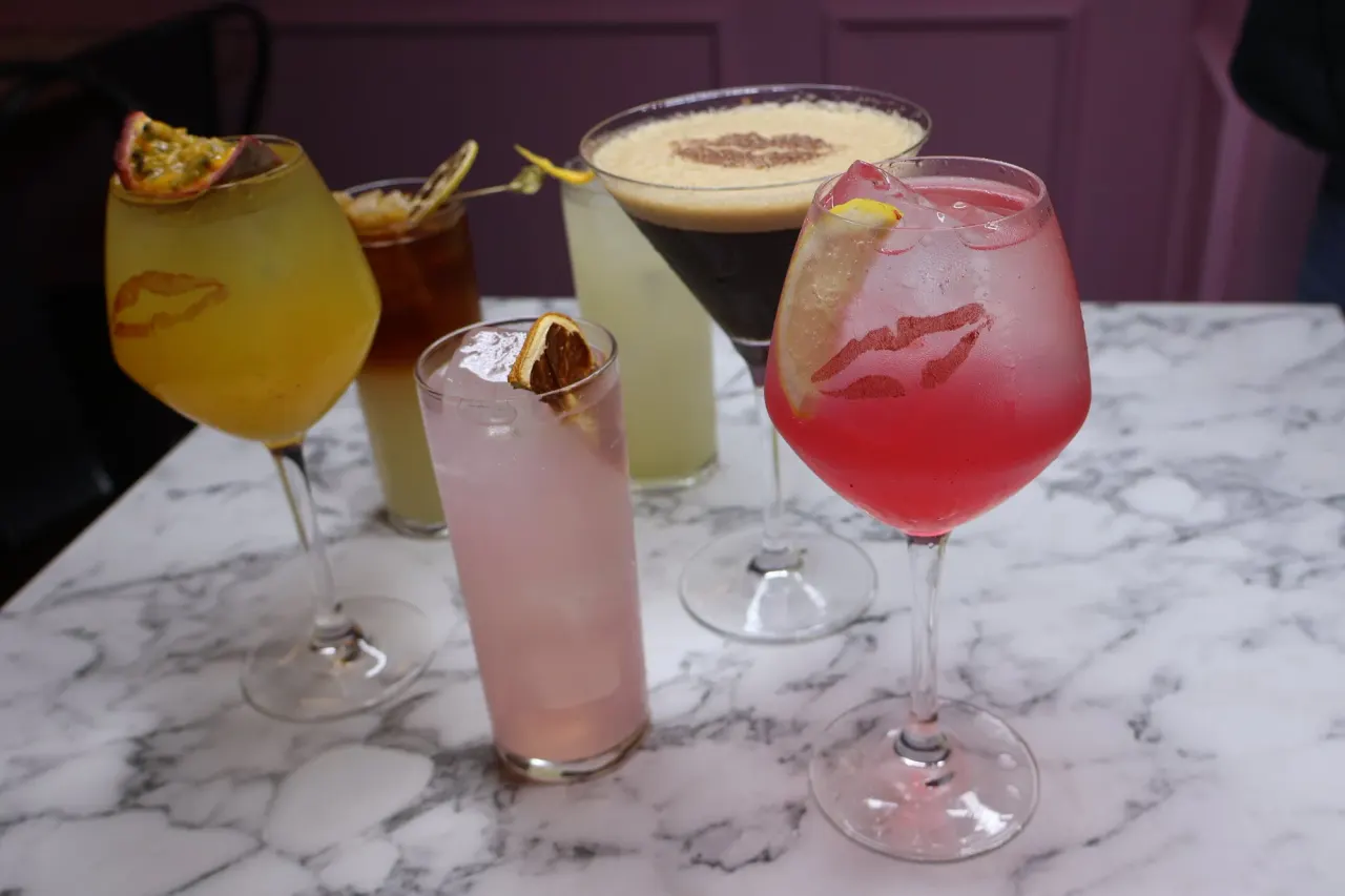 BookNoFees: مقهى – Kafe Kys Cafe & Bar – Copenhagen – Kafe Kys مقهى وبار، الصورة 1