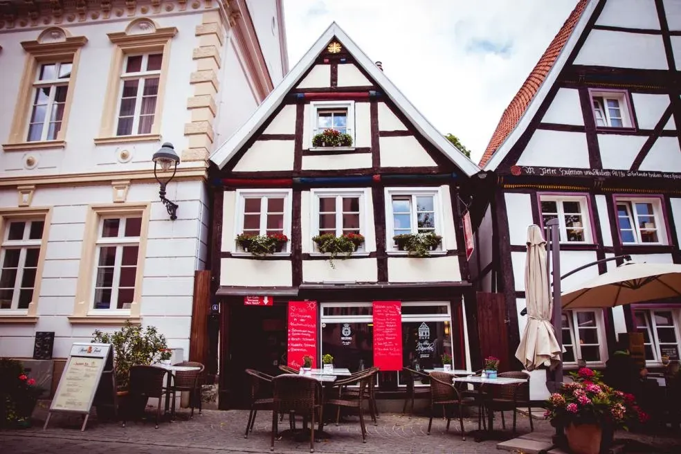 BookNoFees: مقهى – Café Zum kleinen Häuschen – Soest – Café Zum kleinen Häuschen، الصورة 1