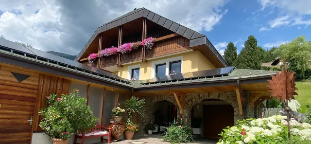 BookNoFees: شقة أنيقة مع حديقة ومدفأة – St. Michael Im Lungau