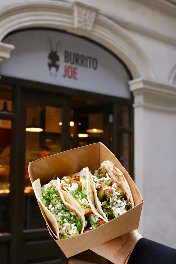 BookNoFees: بار وجبات خفيفة – Burrito Joe – London – Burrito Joe، الصورة 3