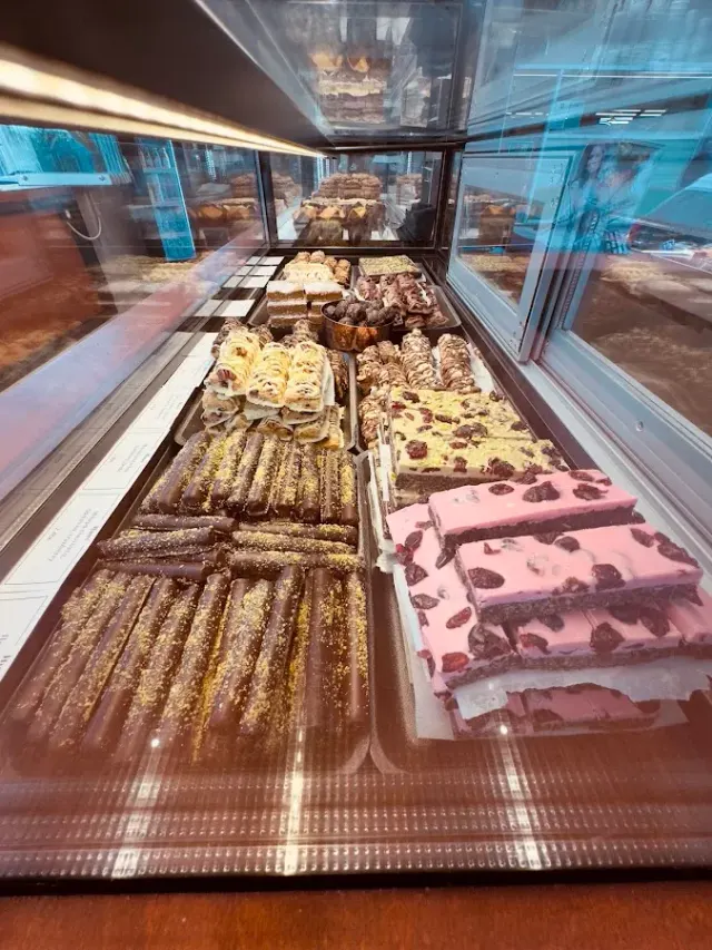 BookNoFees: مقهى – HUUS Kaffe Ampelokipoi – Athens – HUUS Kaffe Ampelokipoi، الصورة 3