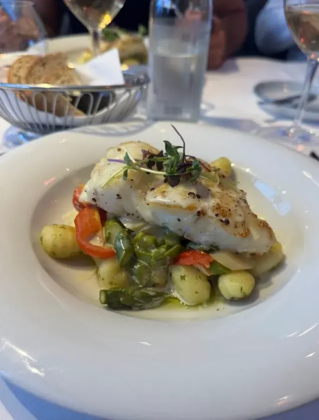 BookNoFees: مطعم – Lofoten Fiskerestaurant – Oslo – مطعم لوفتن للأسماك، الصورة 2