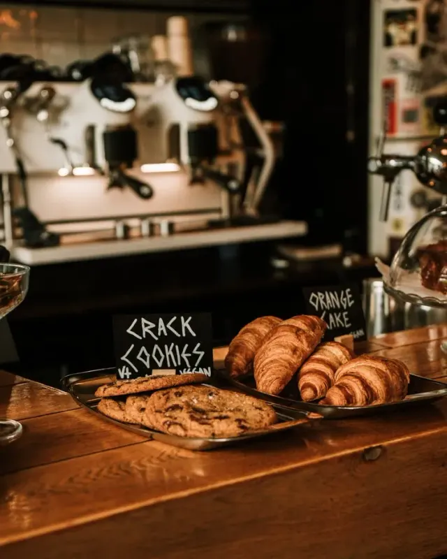 BookNoFees: مقهى – Subcult – Amsterdam – ثقافة فرعية، الصورة 2
