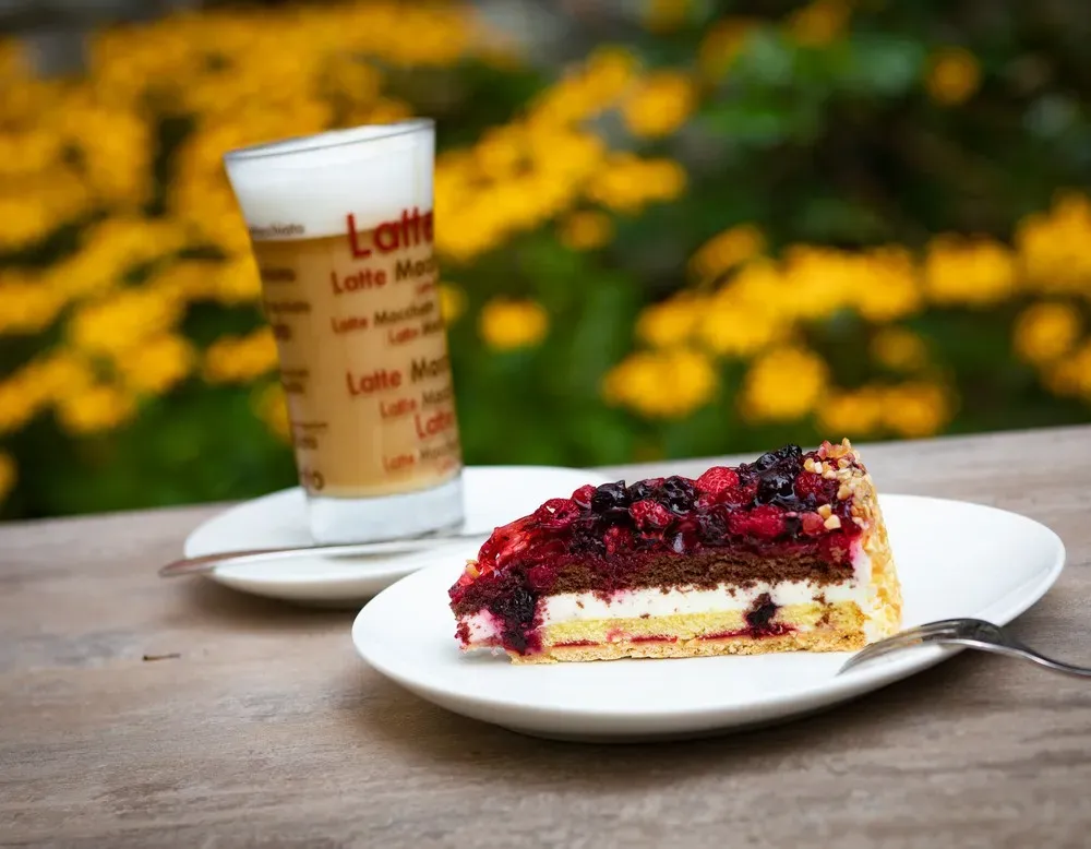 BookNoFees: مطعم – Café im Park – Warstein-Suttrop – مقهى في الحديقة، الصورة 1