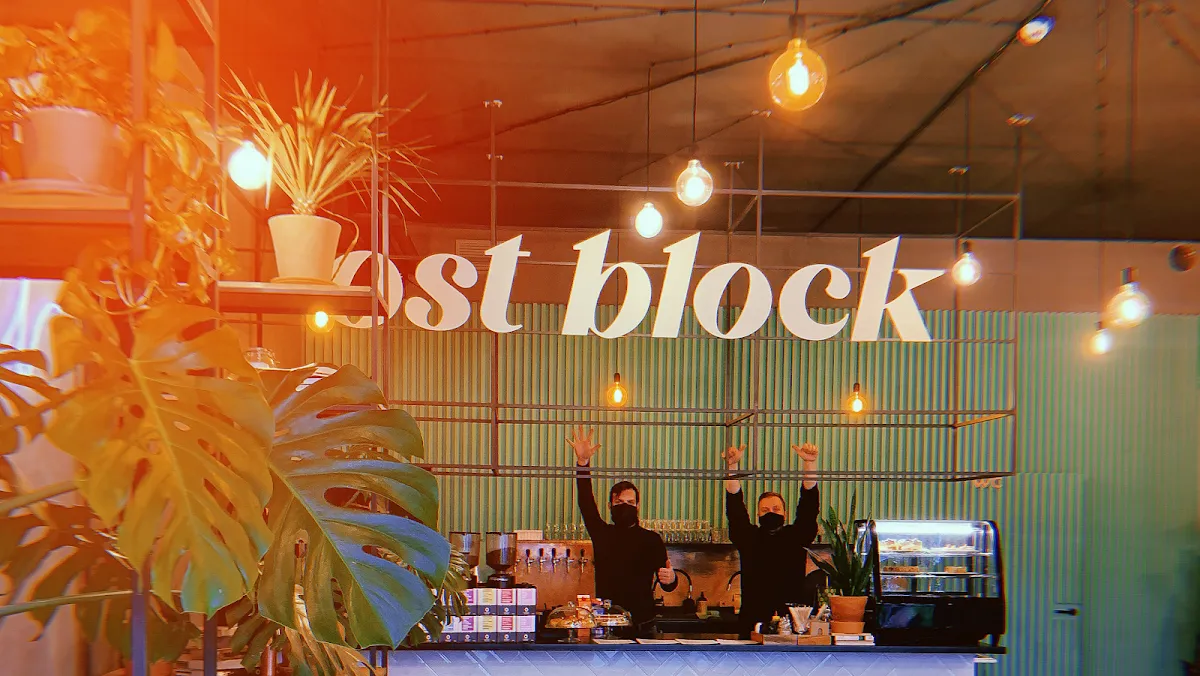 BookNoFees: مقهى – ost block – Bratislava – كتلة أوست، الصورة 1