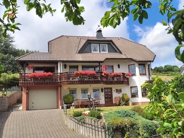 BookNoFees: شقة عطلات هادئة على حافة الغابة مع تراس خاص – Winterberg