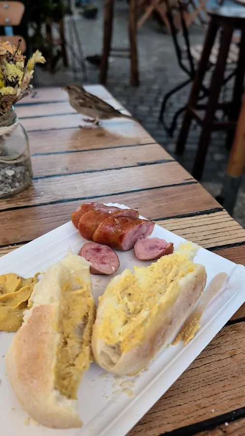 BookNoFees: بار وجبات خفيفة – Klobasarna – Ljubljana – Klobasarna، الصورة 3