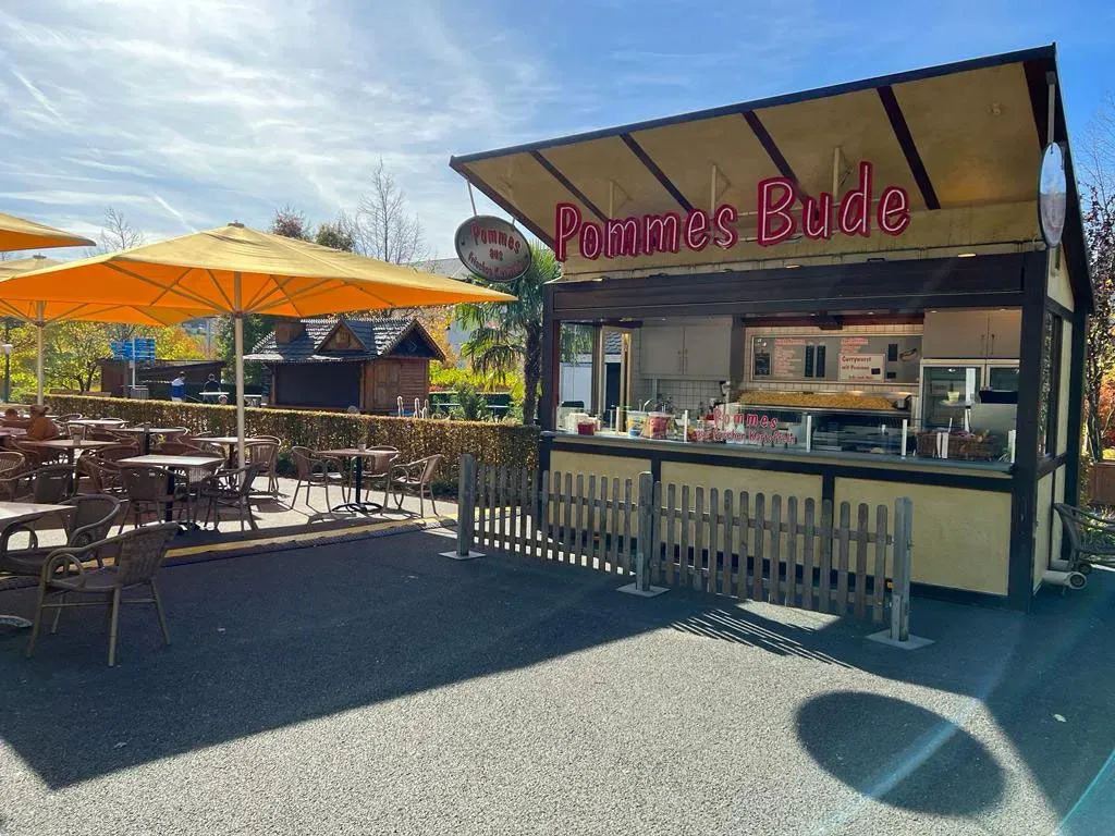 BookNoFees: بار وجبات خفيفة – Flora — Essbar im Park – Hemer – فلورا — مكان لتناول الطعام في الحديقة، الصورة 1