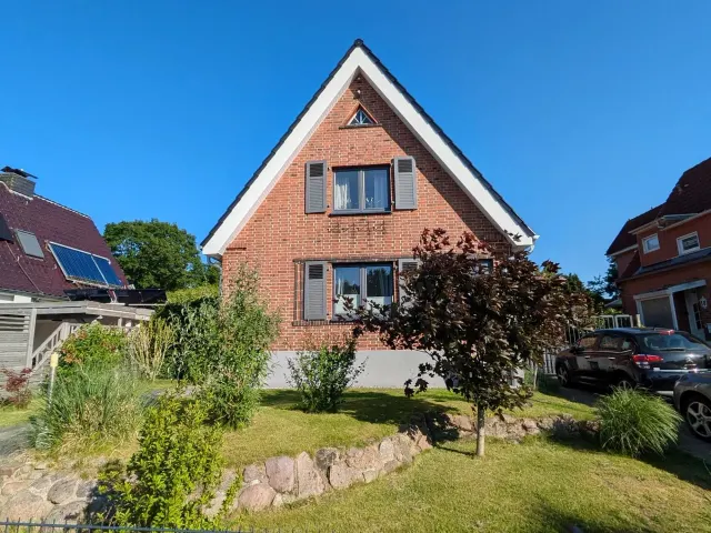 BookNoFees: منزل شبه منفصل واسع بطابع هادئ – Lübeck