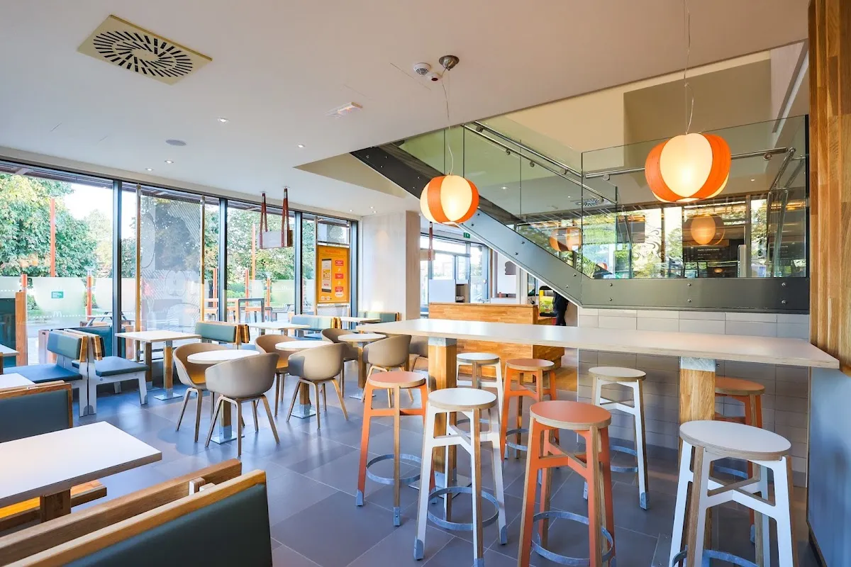 BookNoFees: بار وجبات خفيفة – McDonald's – Zagreb – McDonald's، الصورة 1