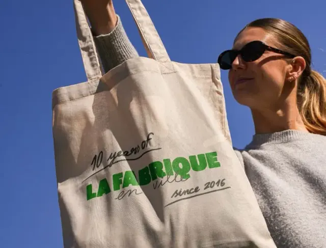 BookNoFees: مقهى – La Fabrique en Ville – Brussels – المصنع في المدينة، الصورة 2