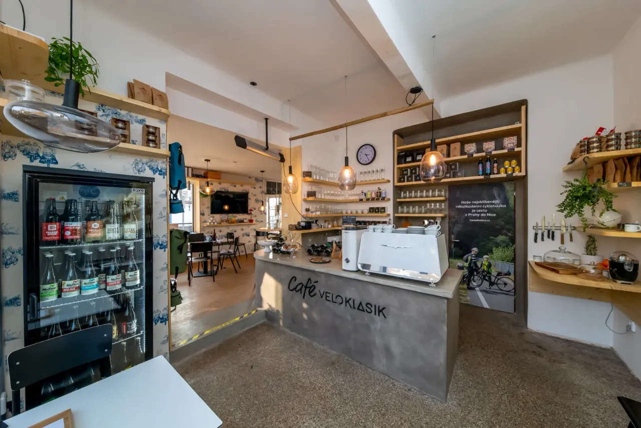BookNoFees: مقهى – Café Veloklasik – Prague – Café Veloklasik، الصورة 1
